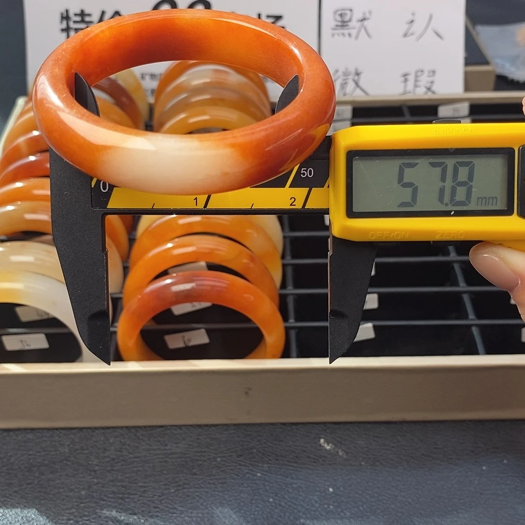 未镶嵌石英质玉（黄龙玉）手镯61号