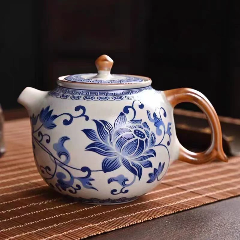 （越记窑）汝窑青花缠枝莲壶