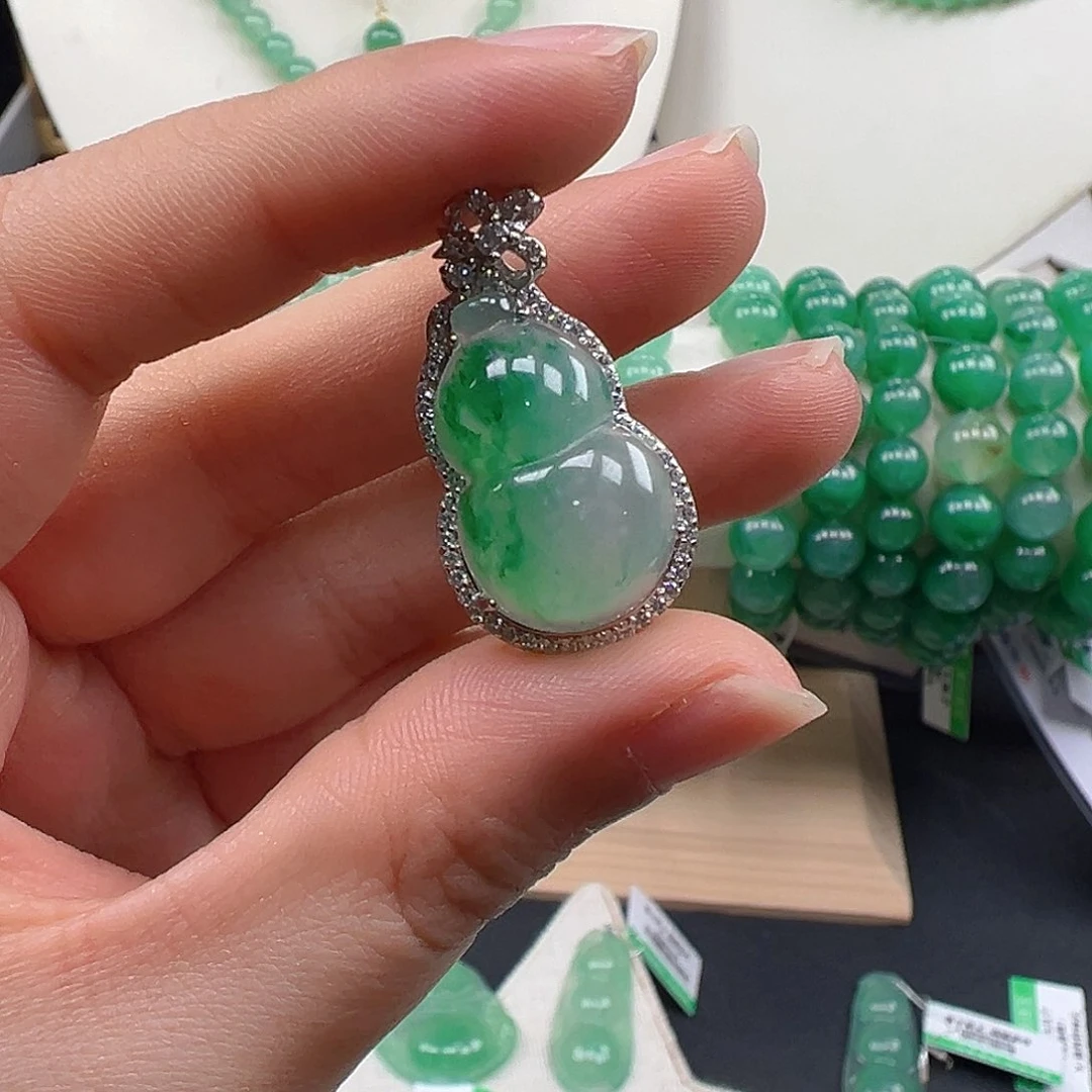 未镶嵌手镯石英质玉