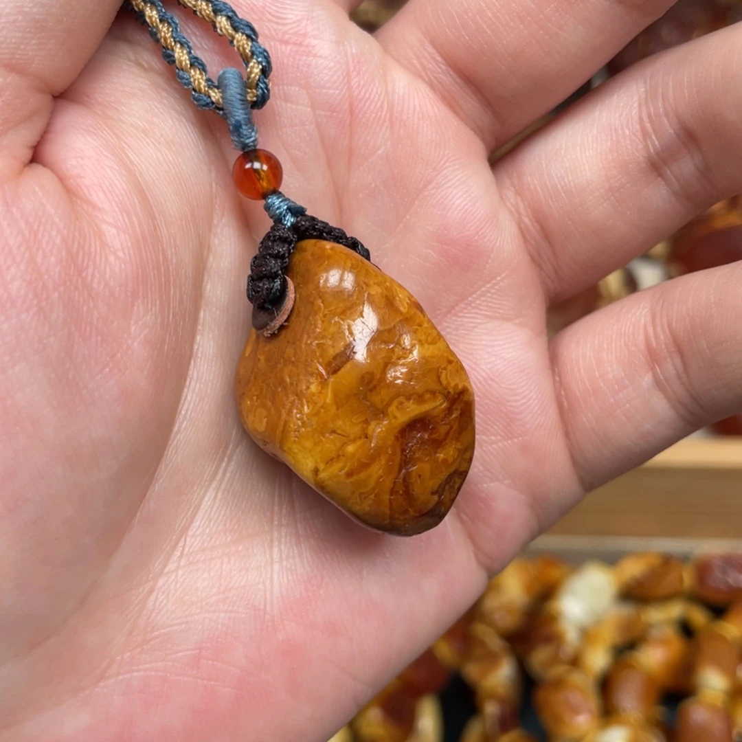 蜜蜡珠宝奇石未镶嵌