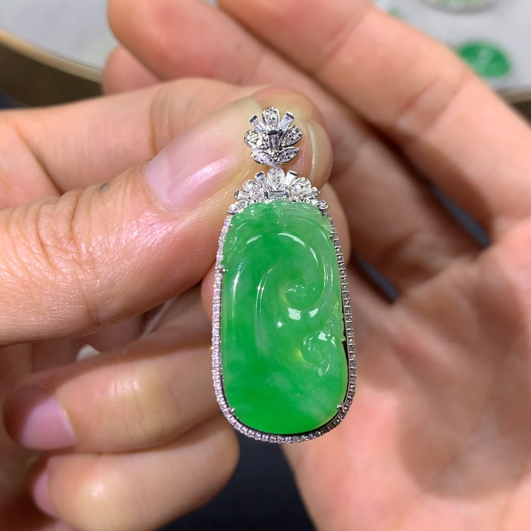 翡翠颈饰18K金镶嵌翡翠