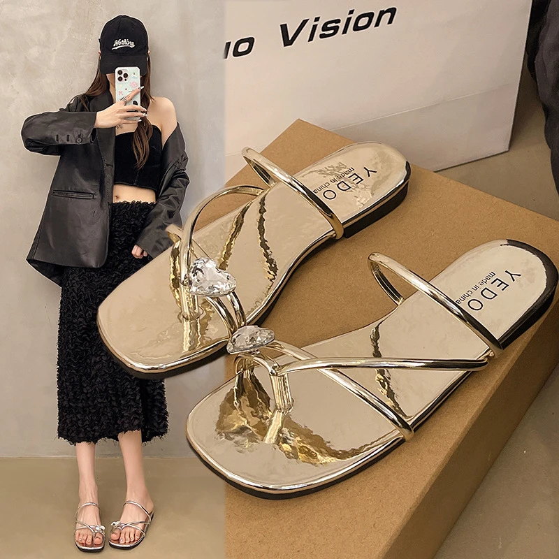 方头水钻套趾凉拖鞋女2025年夏季新款低跟仙女风配裙子沙滩凉拖鞋