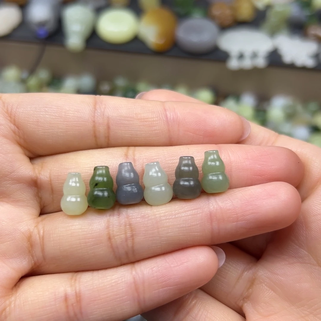 和田玉未镶嵌颈饰19.9一个多样性发其一