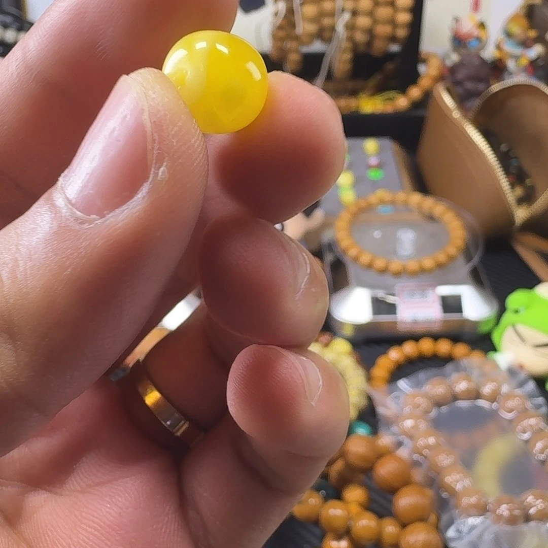 迪***北未镶嵌琥珀裸石10.5原矿全品无暇蜜蜡