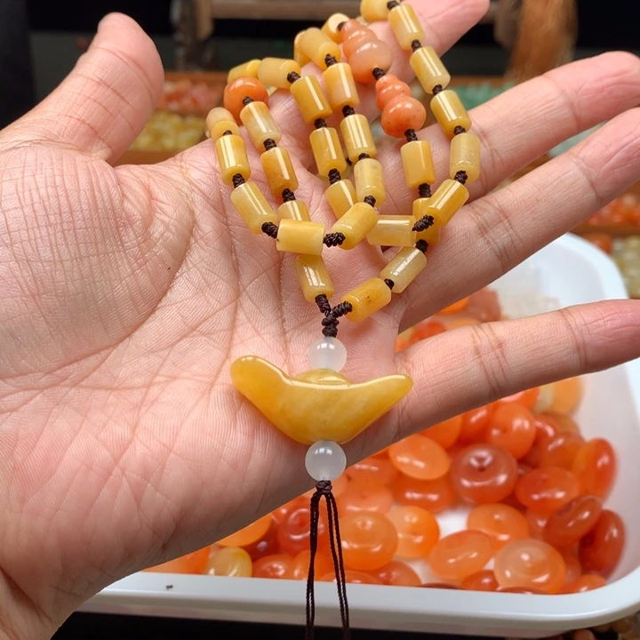 石英质玉未镶嵌颈饰