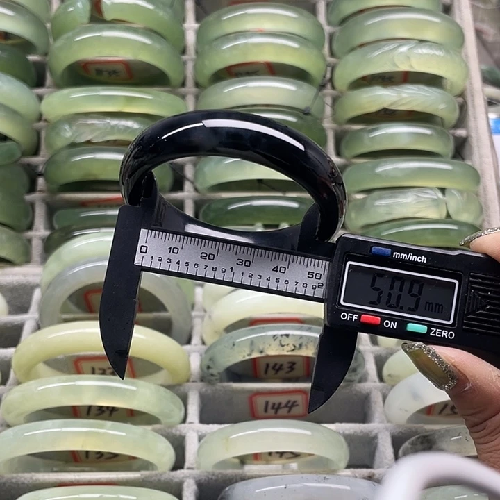 蛇纹石玉未镶嵌手镯144