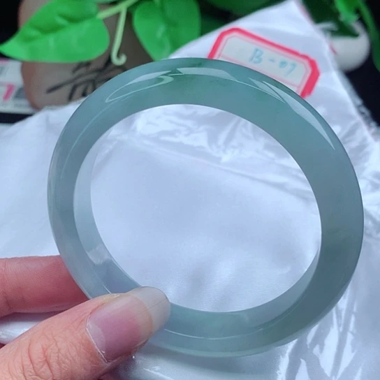 翡翠手镯未镶嵌      正圈56