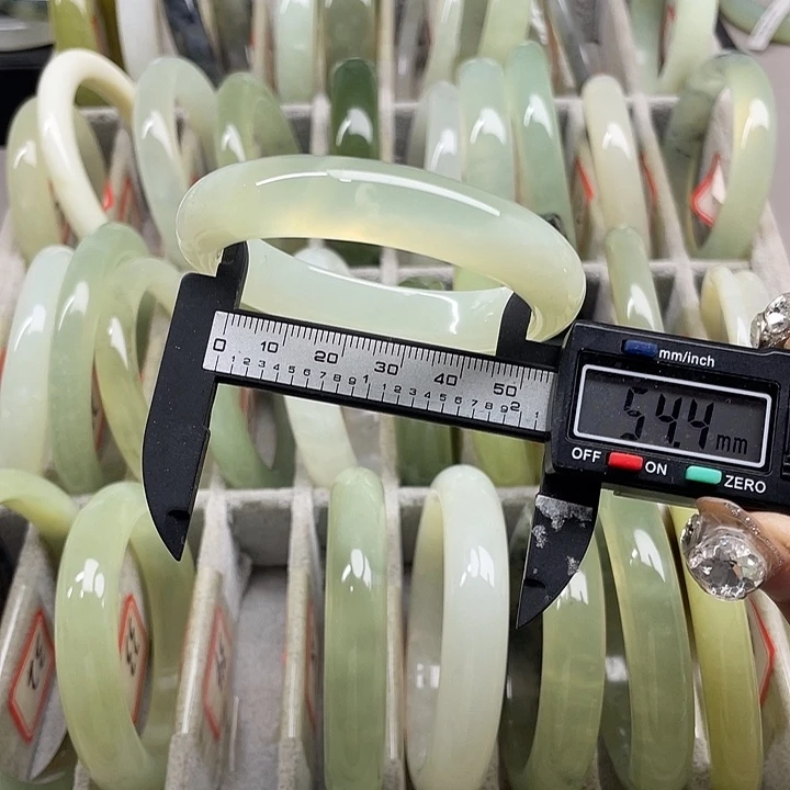 蛇纹石玉未镶嵌手镯37