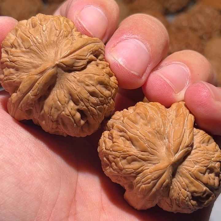 易***龙桃核吊坠狮子头核桃