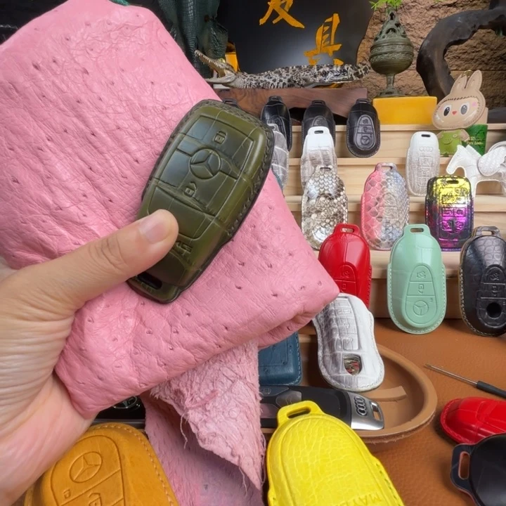 鳄鱼皮奔驰钥匙套粉色鸵鸟皮带豆豆