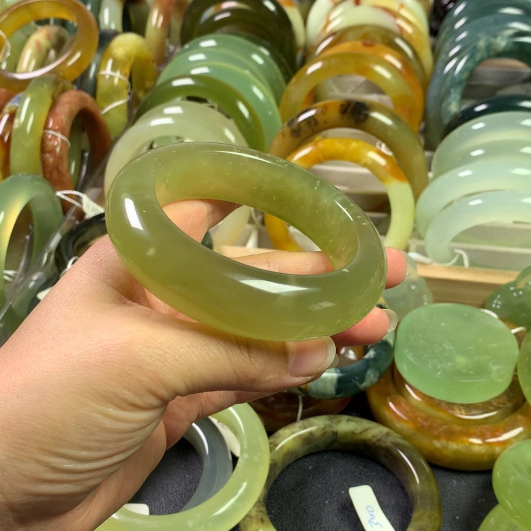 蛇纹石玉未镶嵌手镯