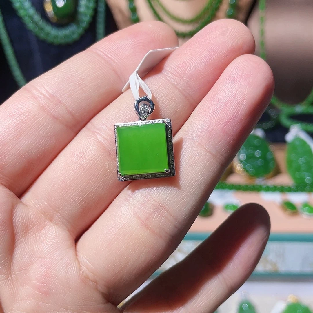 和田玉（碧玉）18K金镶嵌吊坠(不含链)