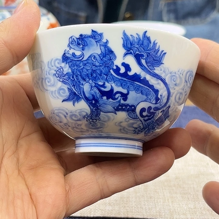 瓷杯子青花狮子纹杯