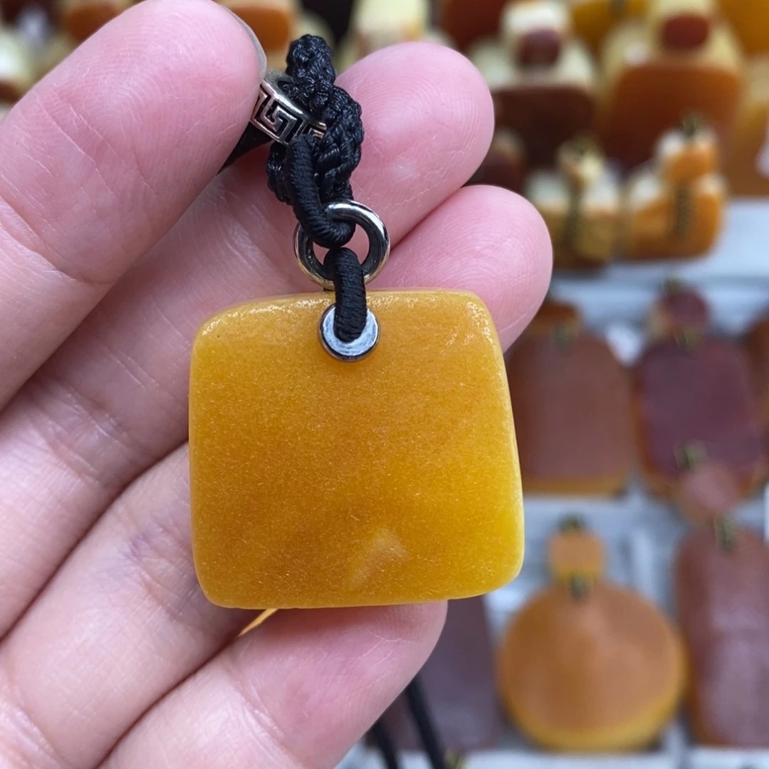 蜜蜡未镶嵌珠宝奇石