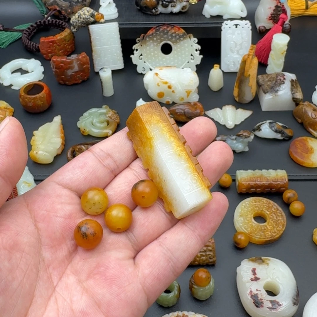 乐***帝和田玉（糖玉）未镶嵌颈饰