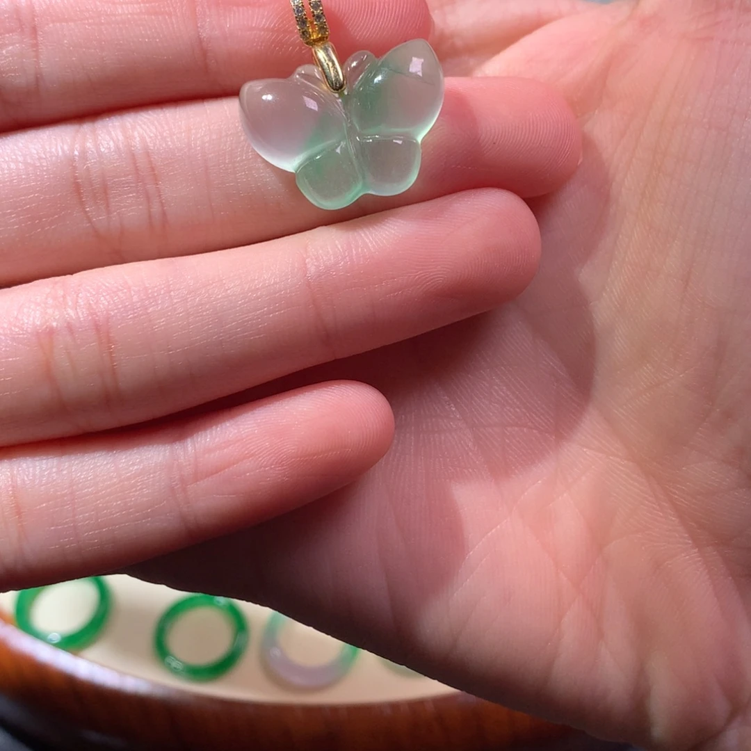 悟****缅甸翡翠冰种蝴蝶