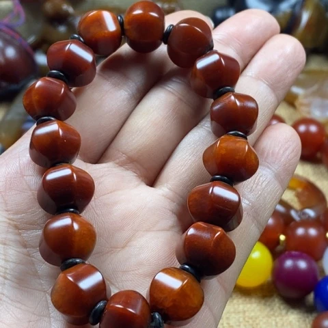 玛瑙/玉髓挂件未镶嵌刺***?