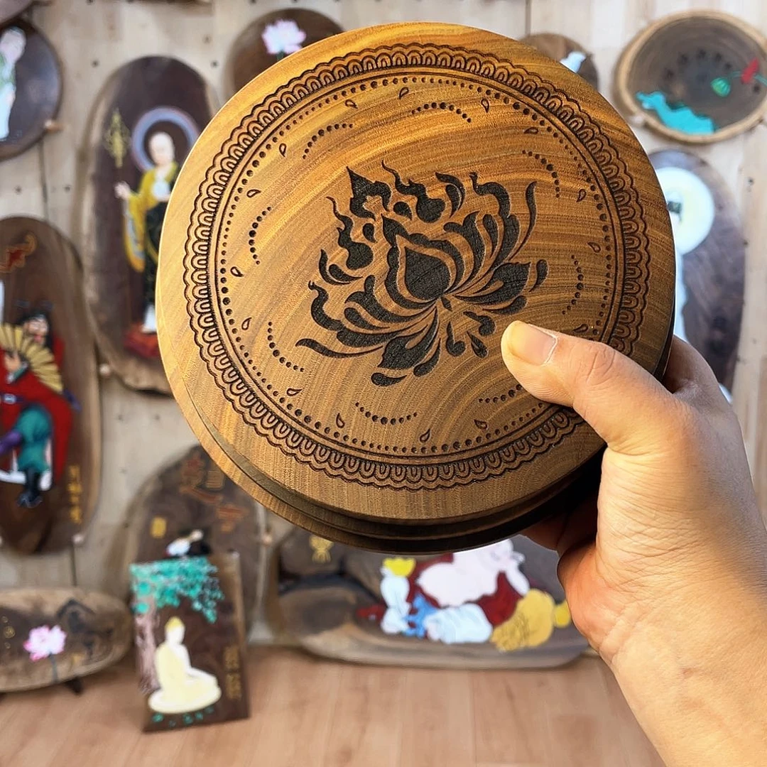 木丹**乙阿根廷绿檀雕刻圆饼