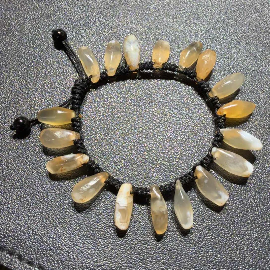 石英质玉未镶嵌颈饰