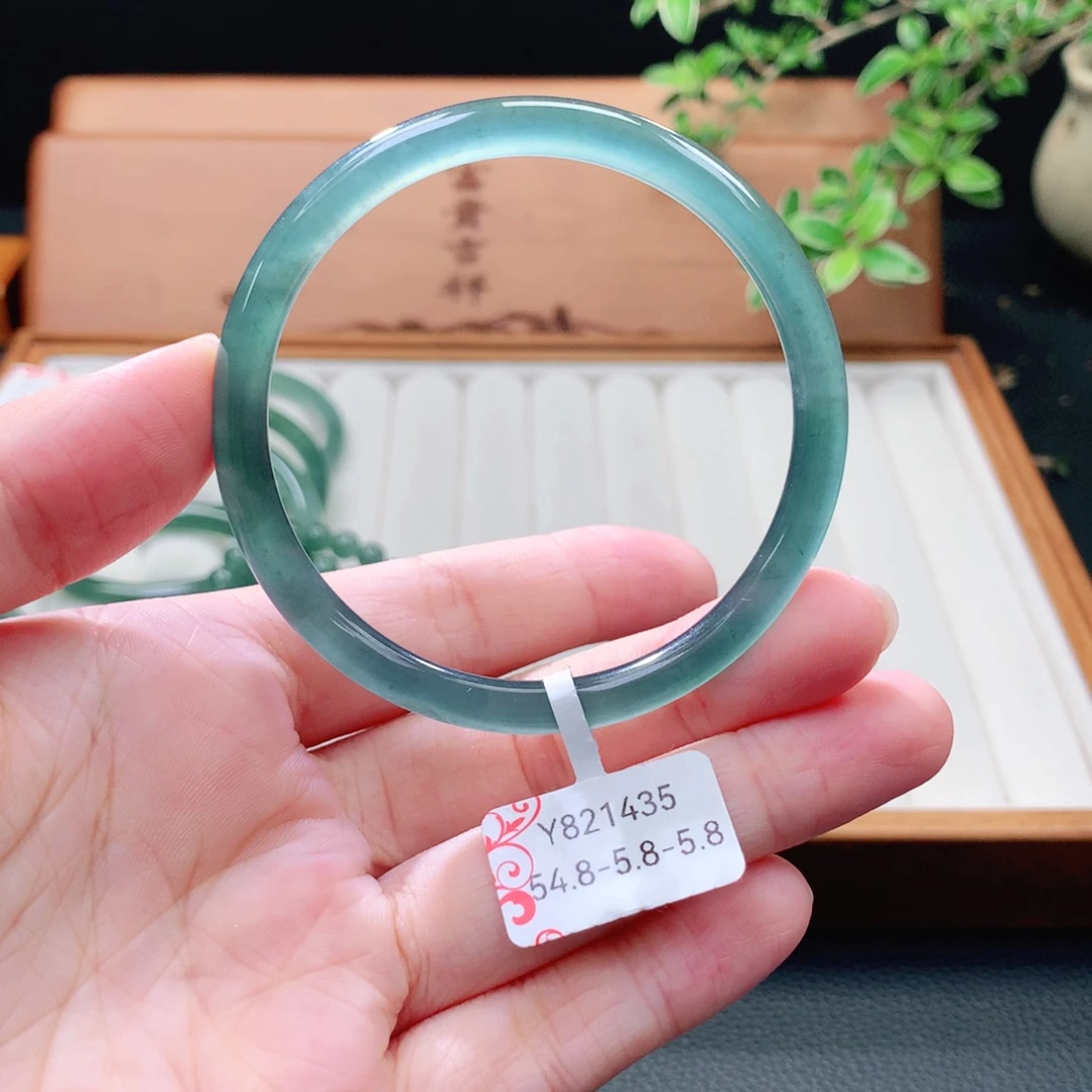 未镶嵌手镯（圆镯）翡翠