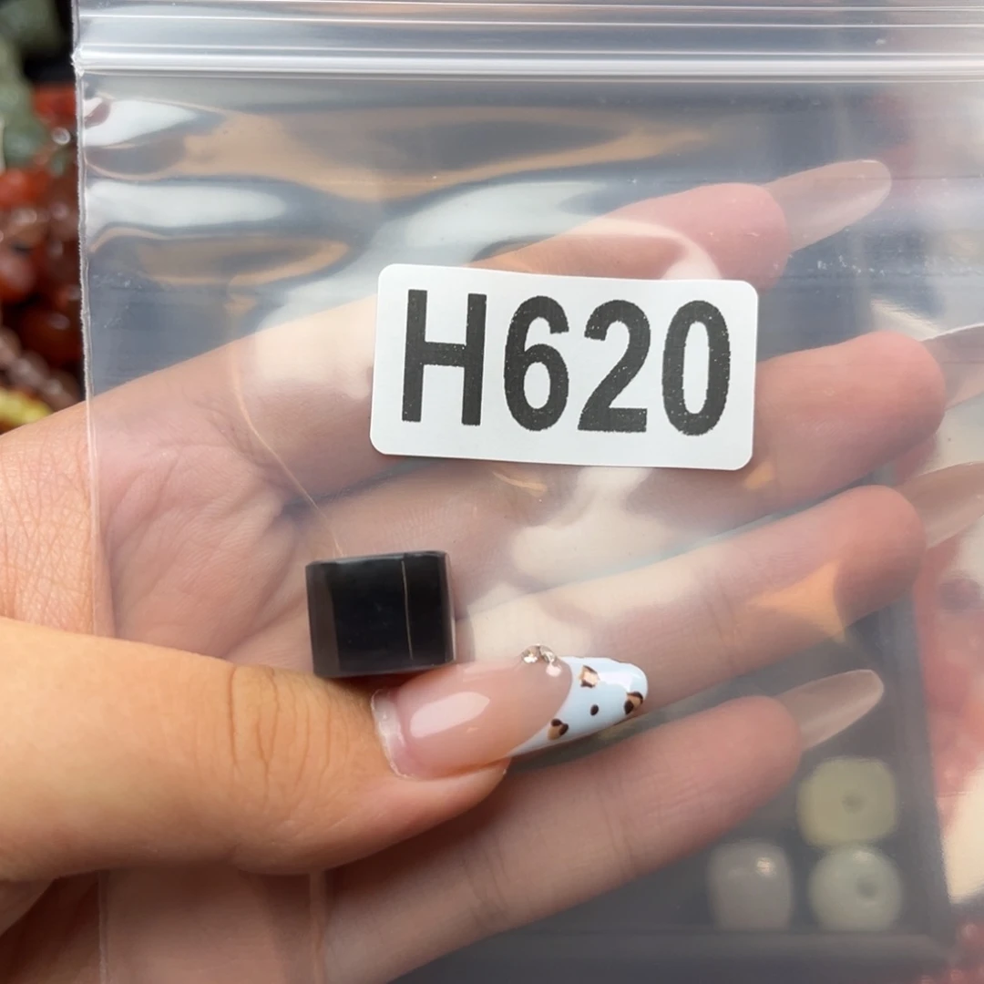 和田玉未镶嵌珠宝奇石榴*