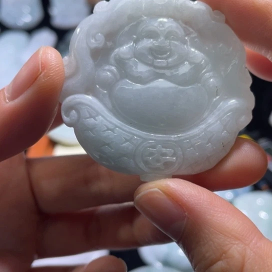 翡翠未镶嵌颈饰佛公