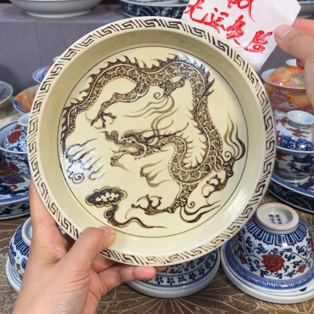 宇****莫釉里金铠甲龙壶承