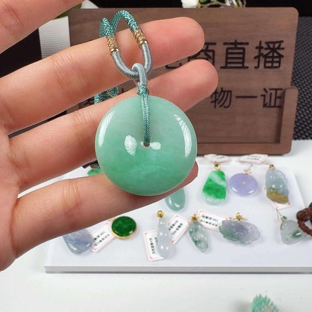 翡翠未镶嵌颈饰11