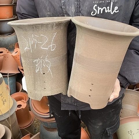 中国宜兴紫砂花盆＂