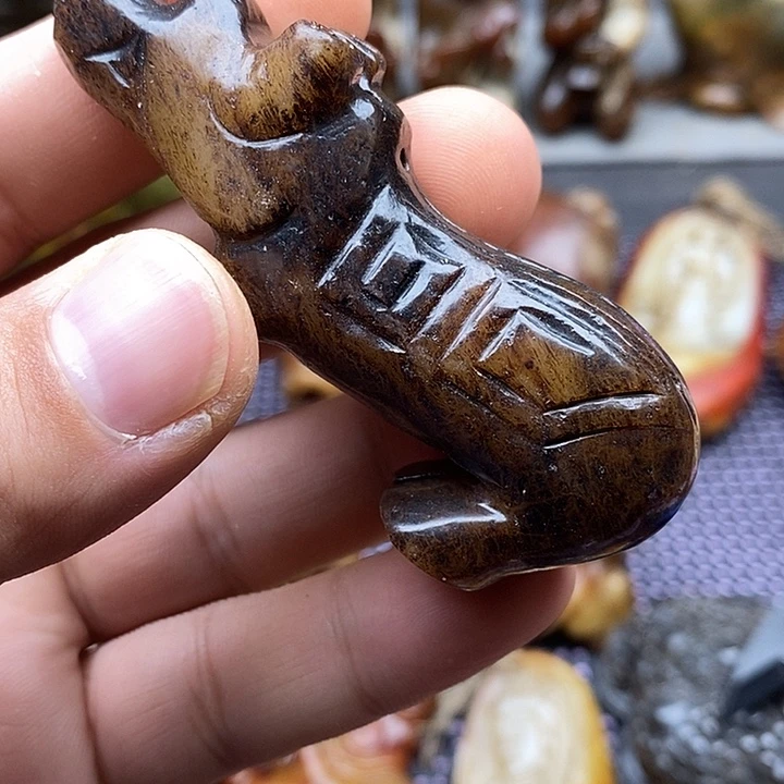 未镶嵌蛇纹石玉颈饰