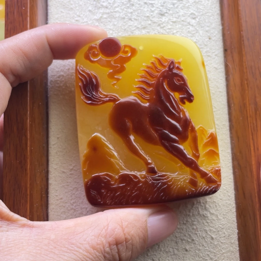 琥珀未镶嵌颈饰天然的琥珀蜜蜡