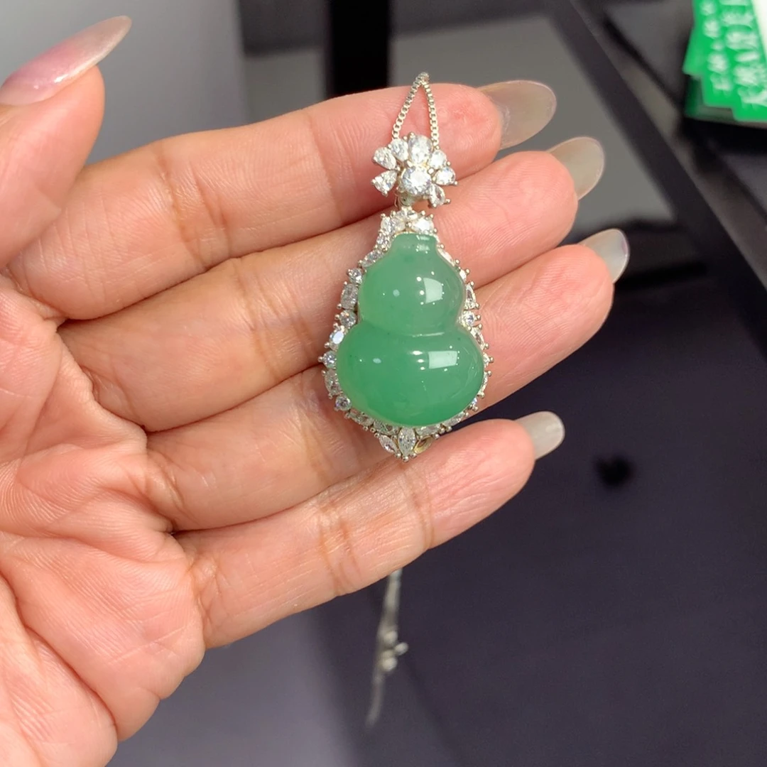 颈饰银S925镶嵌石英质玉（非洲翠）