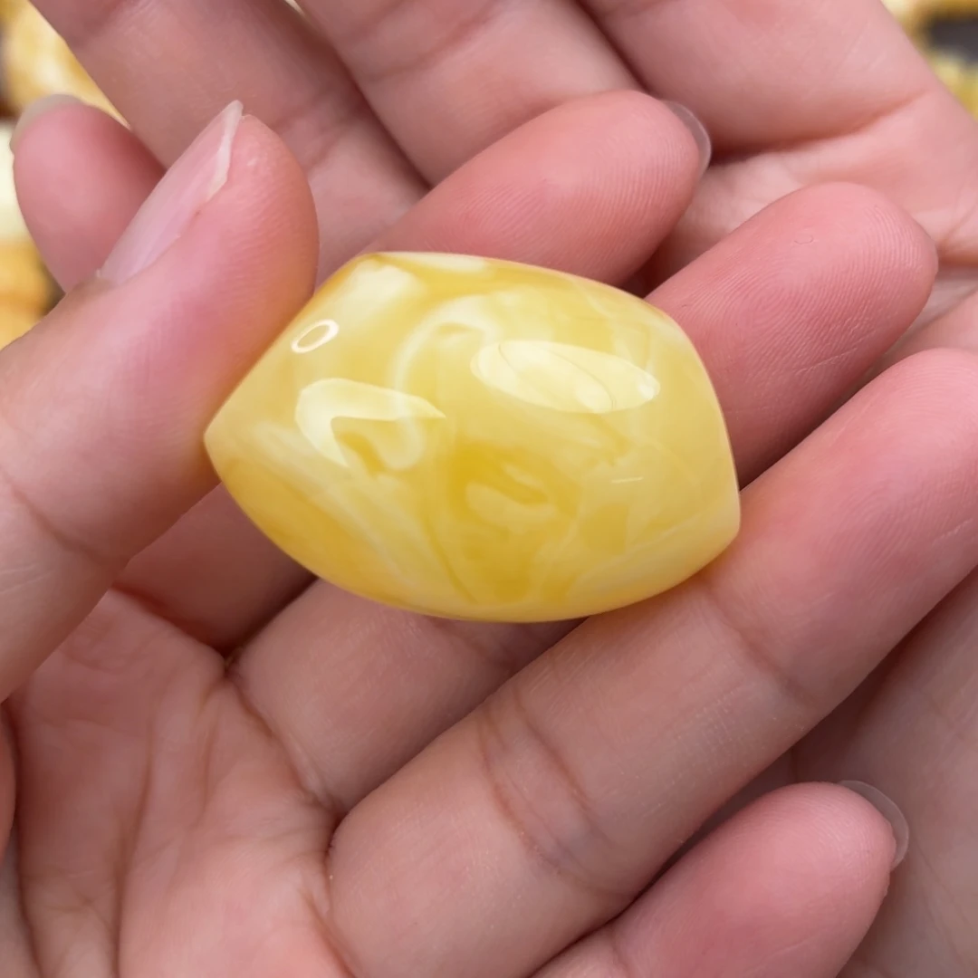 琥珀未镶嵌裸石马蹄