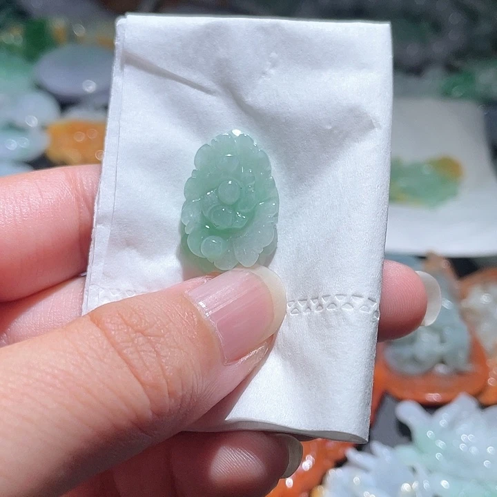颈饰未镶嵌翡翠天