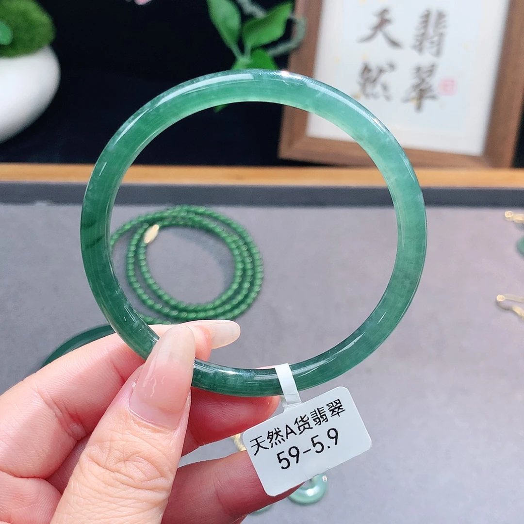翡翠手镯（圆镯）未镶嵌