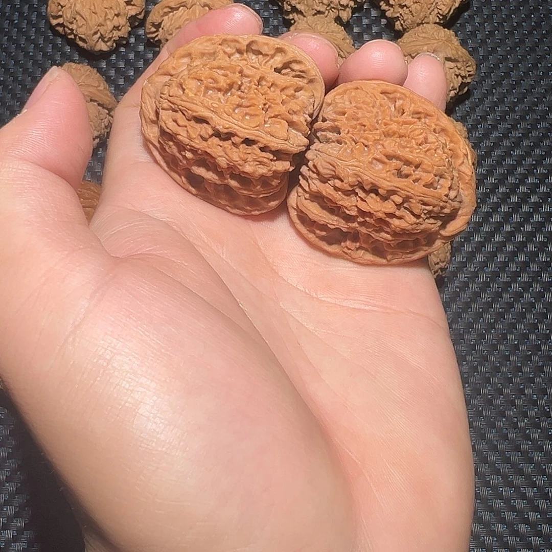 吊坠文玩核桃南疆石 文玩核桃