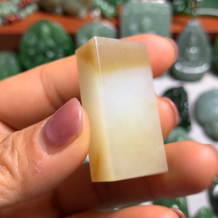 和田玉未镶嵌车挂