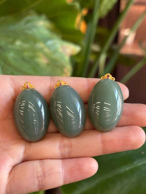 3508WM 和田玉18k金镶嵌青海料吊坠 多样性发其一