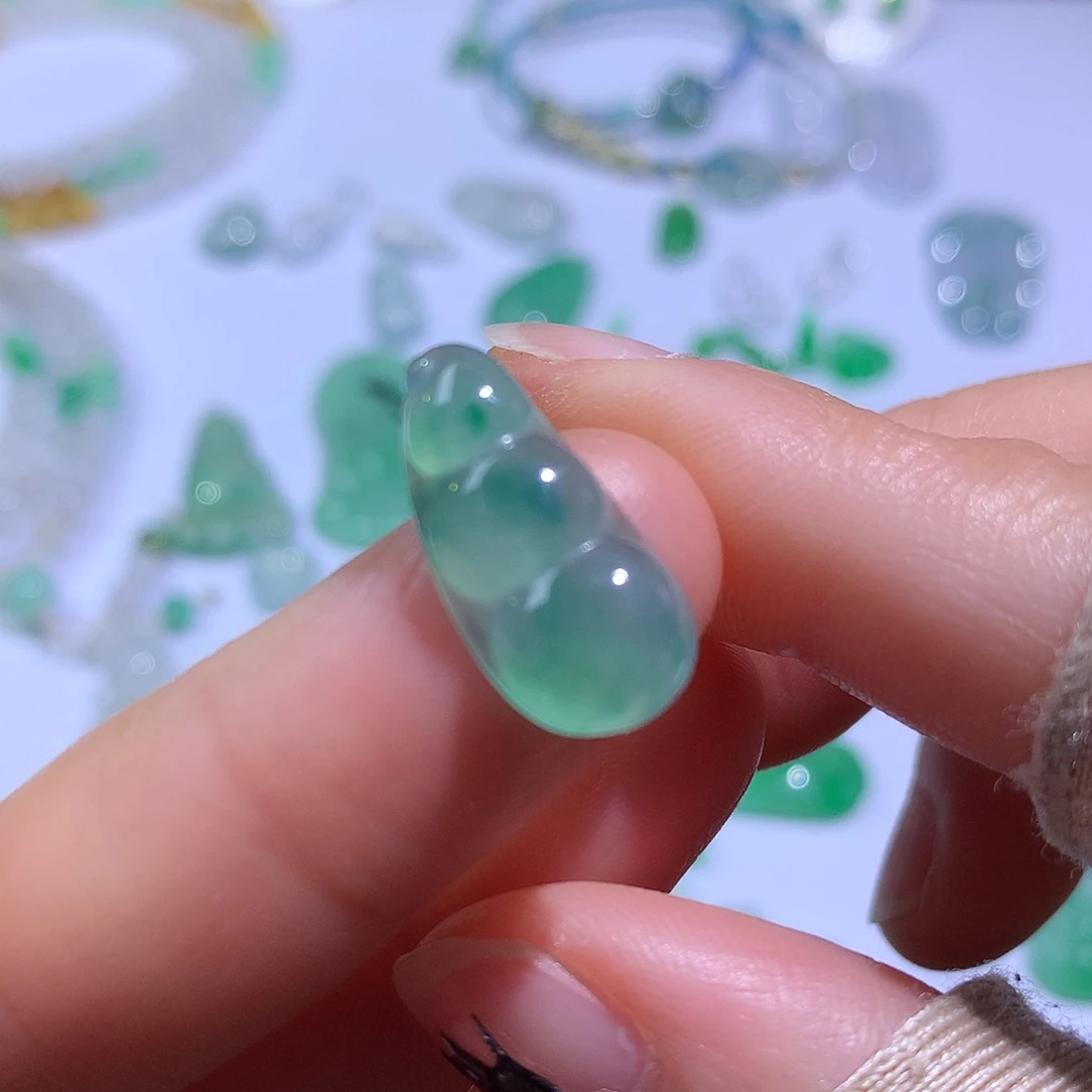 翡翠颈饰未镶嵌豆