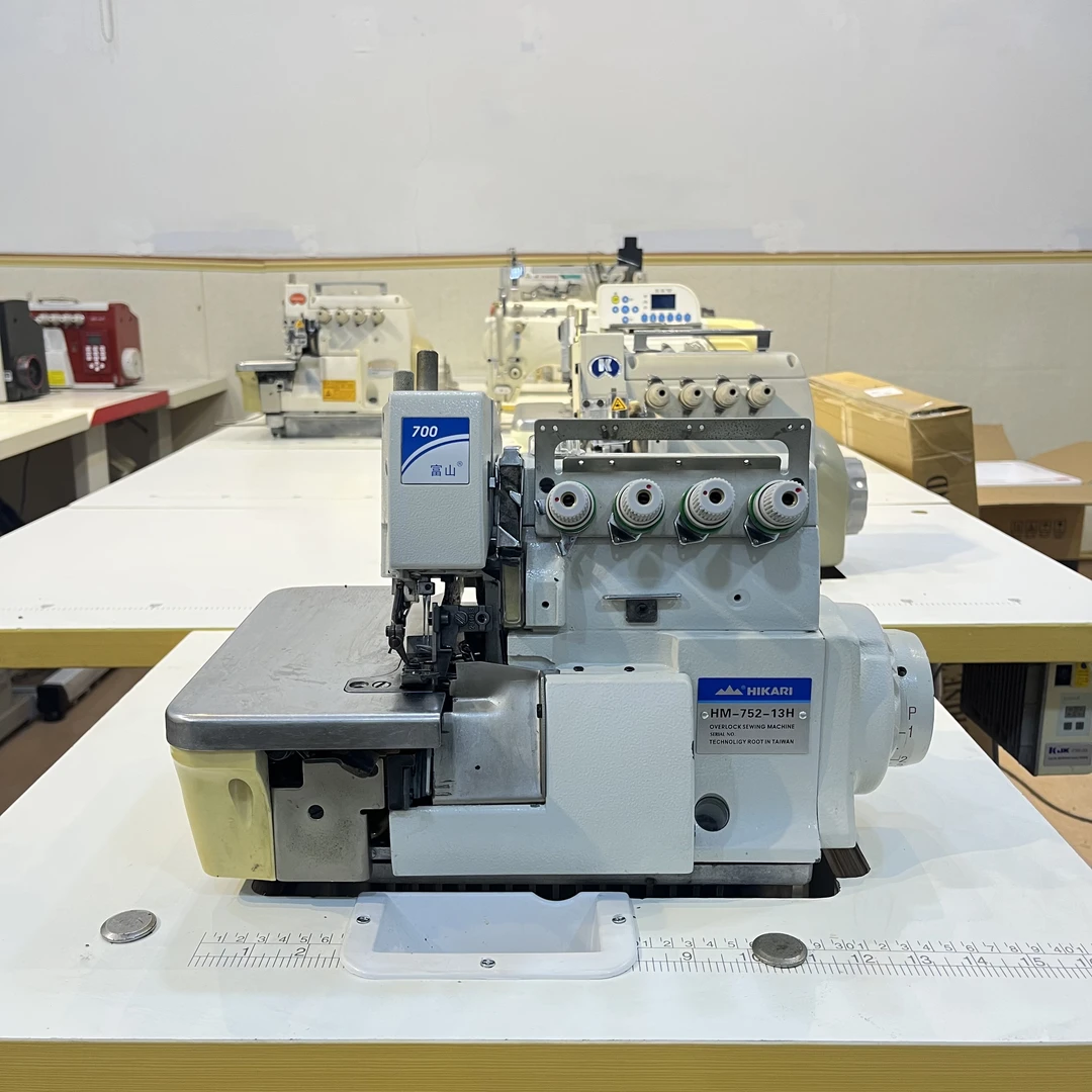 台湾富山M700四线锁边机（全新台面架子）