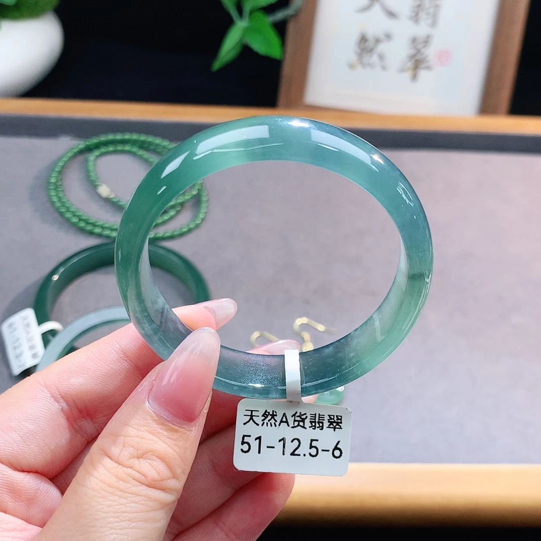 翡翠手镯（圆镯）未镶嵌