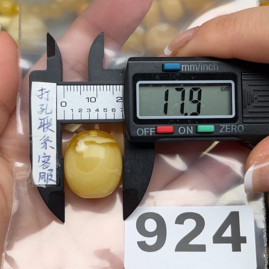 蜜蜡裸石未镶嵌蜜蜡