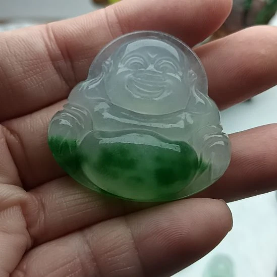 翡翠未镶嵌颈饰佛公