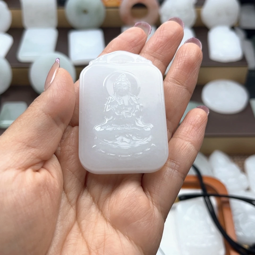 颈饰未镶嵌石英质玉