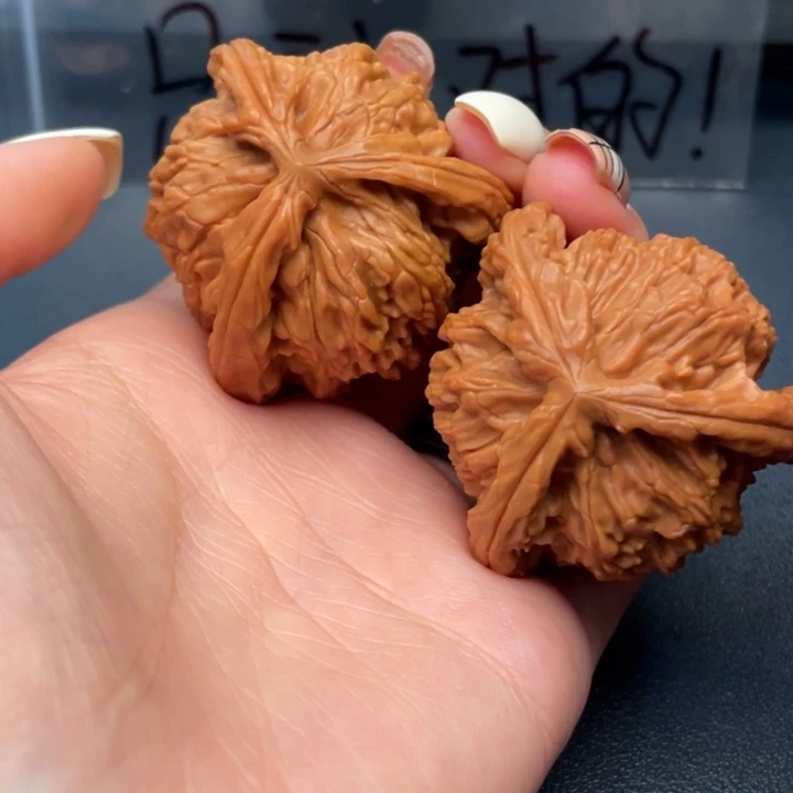 石***啊文玩核桃吊坠白狮子