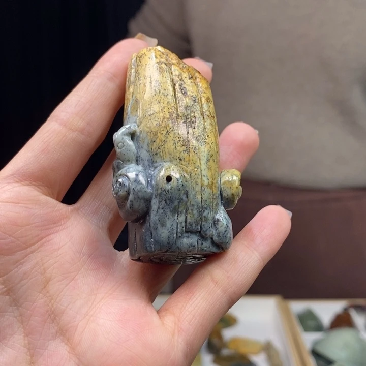 岫岩河磨玉（透闪石质玉）颈饰未镶嵌