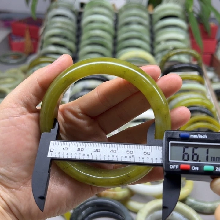 蛇纹石玉未镶嵌手镯69