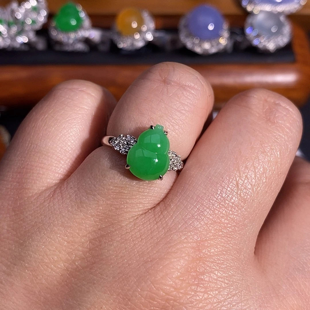 翡翠戒指18K金镶嵌葫芦