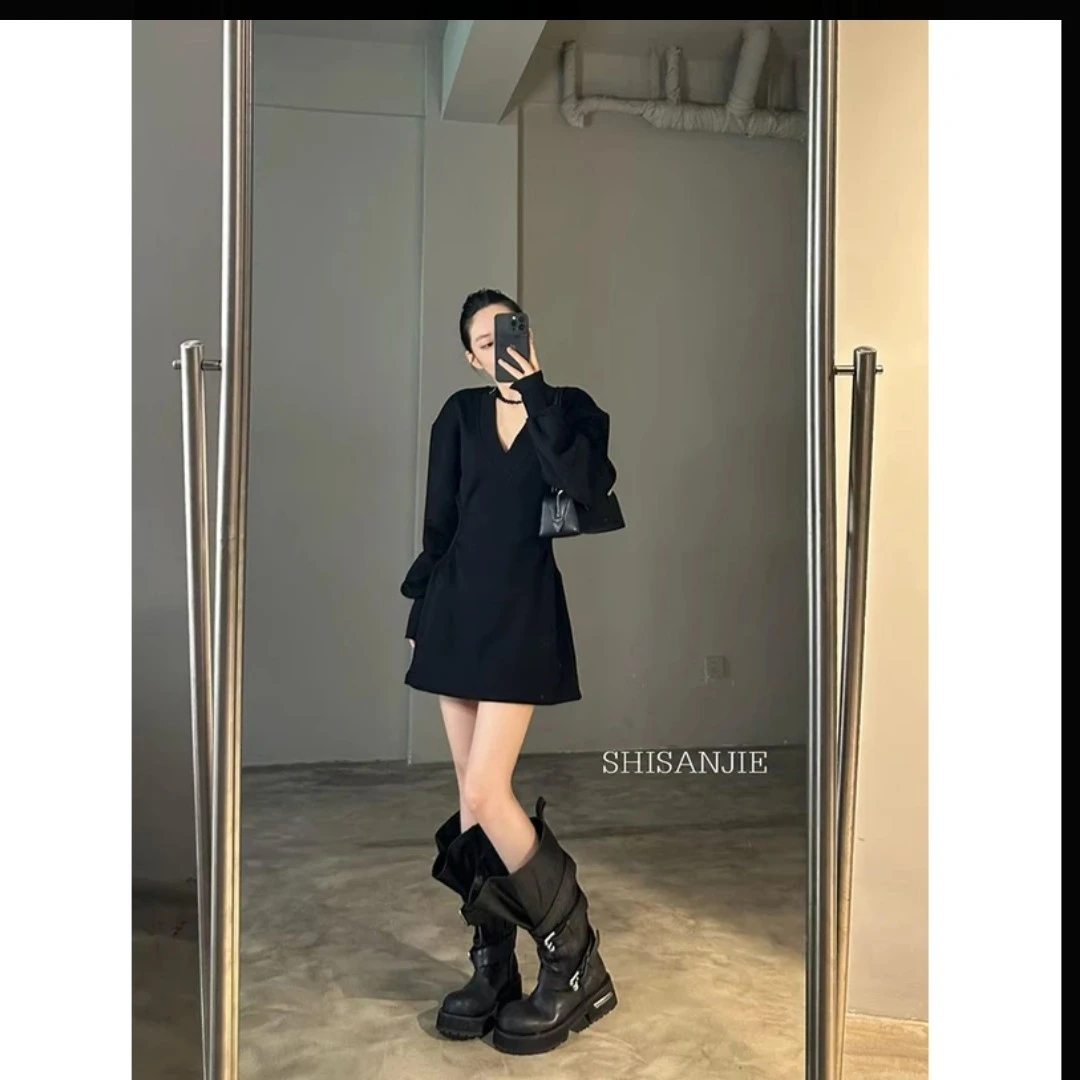 66家秋季新款女士收腰显瘦V领时尚洋气长袖连衣裙