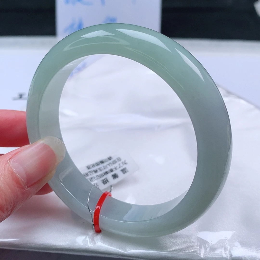 翡翠手镯未镶嵌55圈